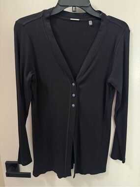 Elie Tahari Black Ribbed V-Neck Long-Sleeve Button Top